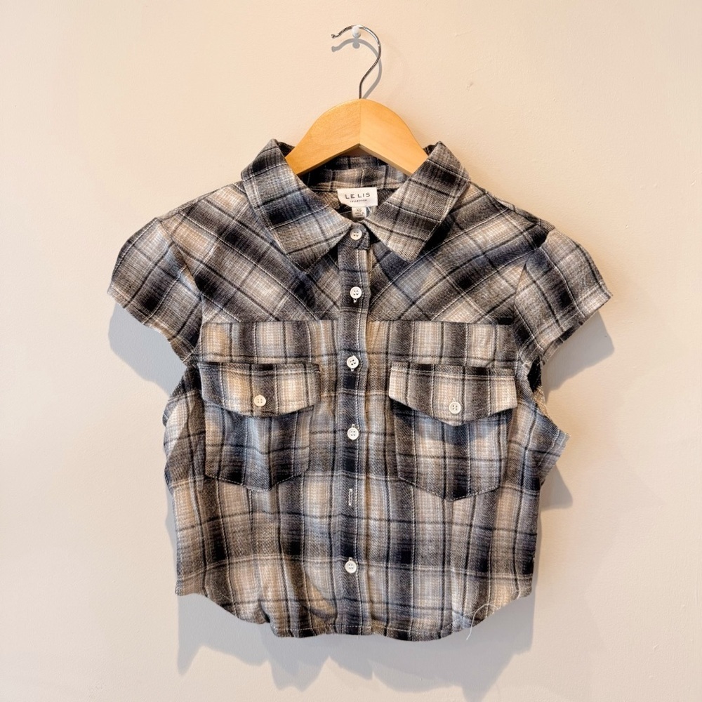 Le Lis Plaid Cropped Button Up Top
